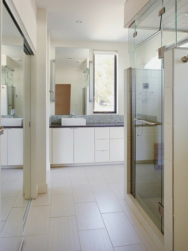 salle bains contemporaine  porte miroir intégrer