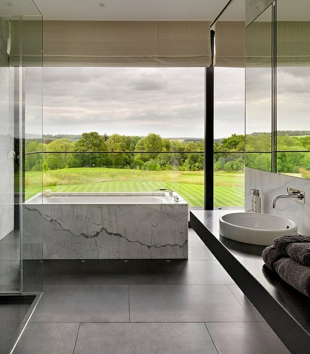 salle de bains spa design marbre bloc ilot pre vert herbe
