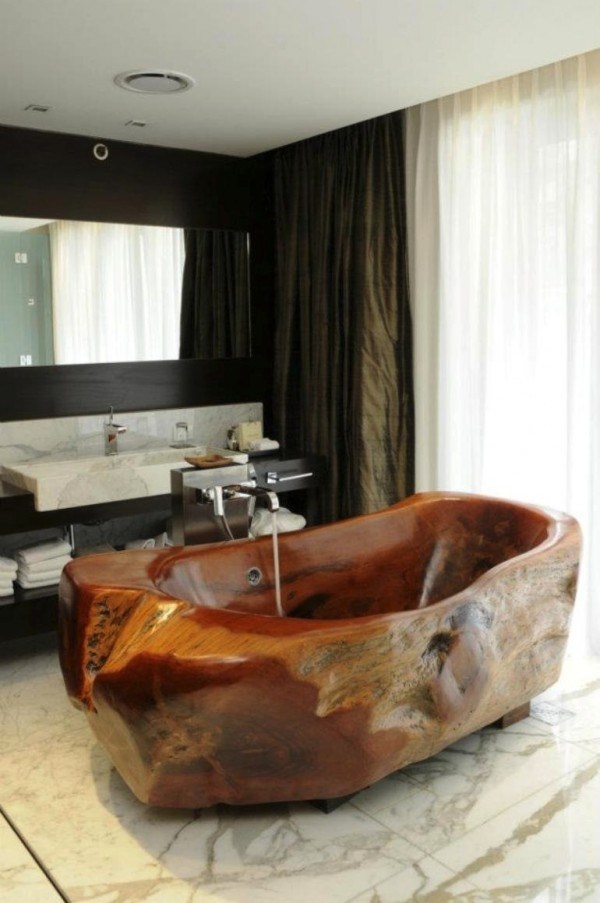 salles de bains nature baignoire creusee bois tronc