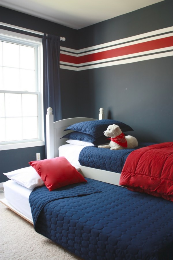 Bleu blanc et rouge couleurs masculines souvent employées  chambre 