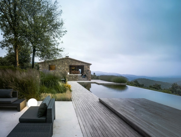 superbe terrasse bois avec piscine naturelle
