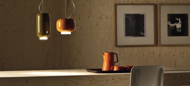 suspension-luminaire-design-Foscarini-chouchin-mini-orange-chaud-vert-table-bois-murs suspension luminaire