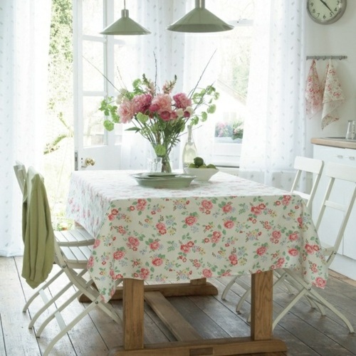 table déco printanière fleurs roses