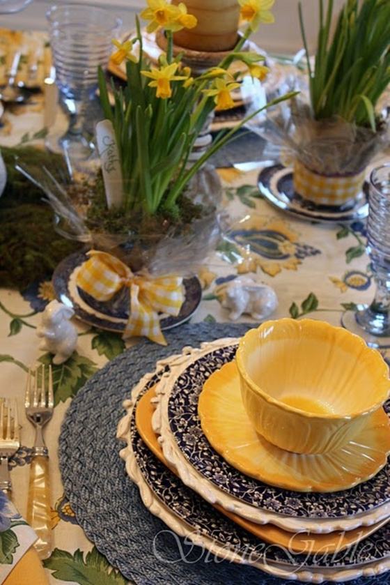 table decorée jaune bleu
