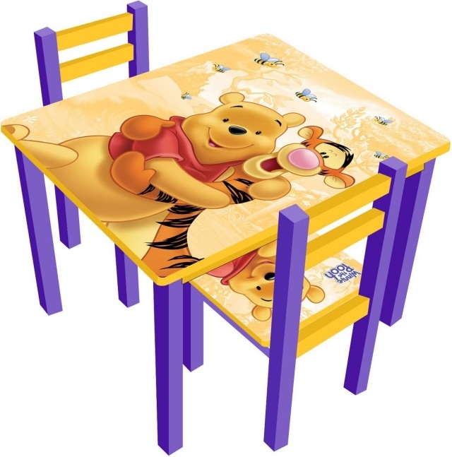 table-enfant-winnie-l`ourson-chaises-sympas