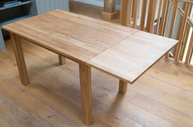 table-extensible-idée-originale-bois-forme-rectangulaire-plancher