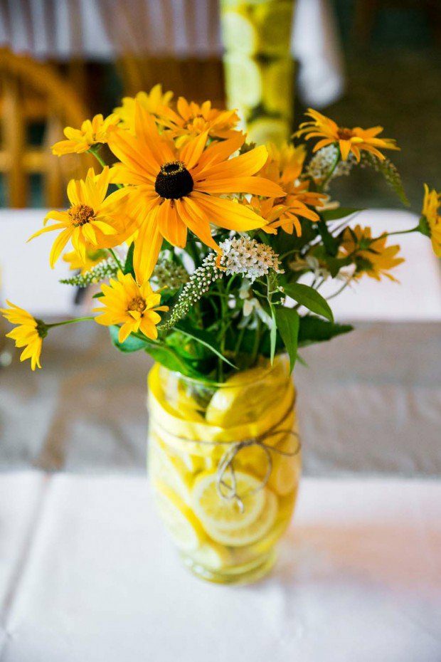 table mariage fleurs jaunes