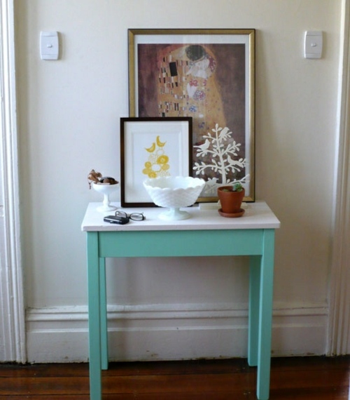 table originale peinte en turquoise et blanc