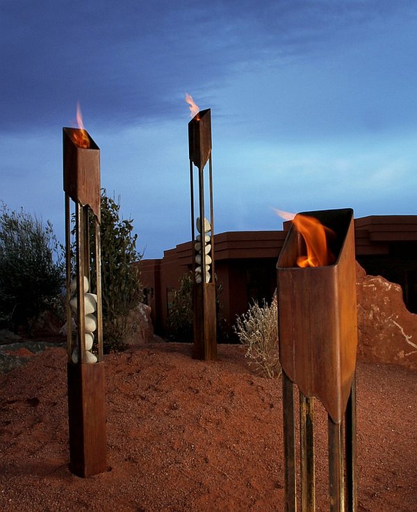 torche carre acier corten creux nuit marron sculpture pliage ajoure contemporain moderne brut