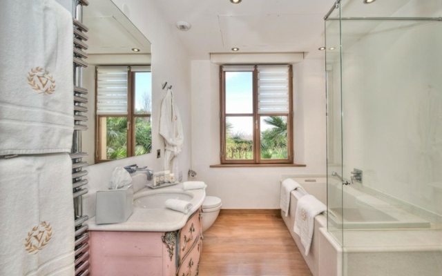 Les salles de bains sont design sublimes élégance pureté blanc 