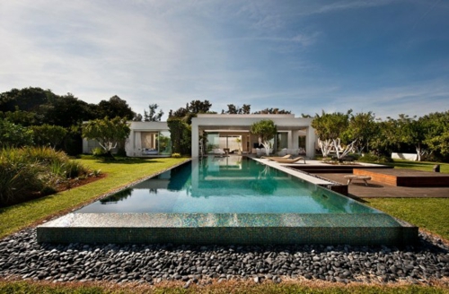 villa moderne luxe piscine